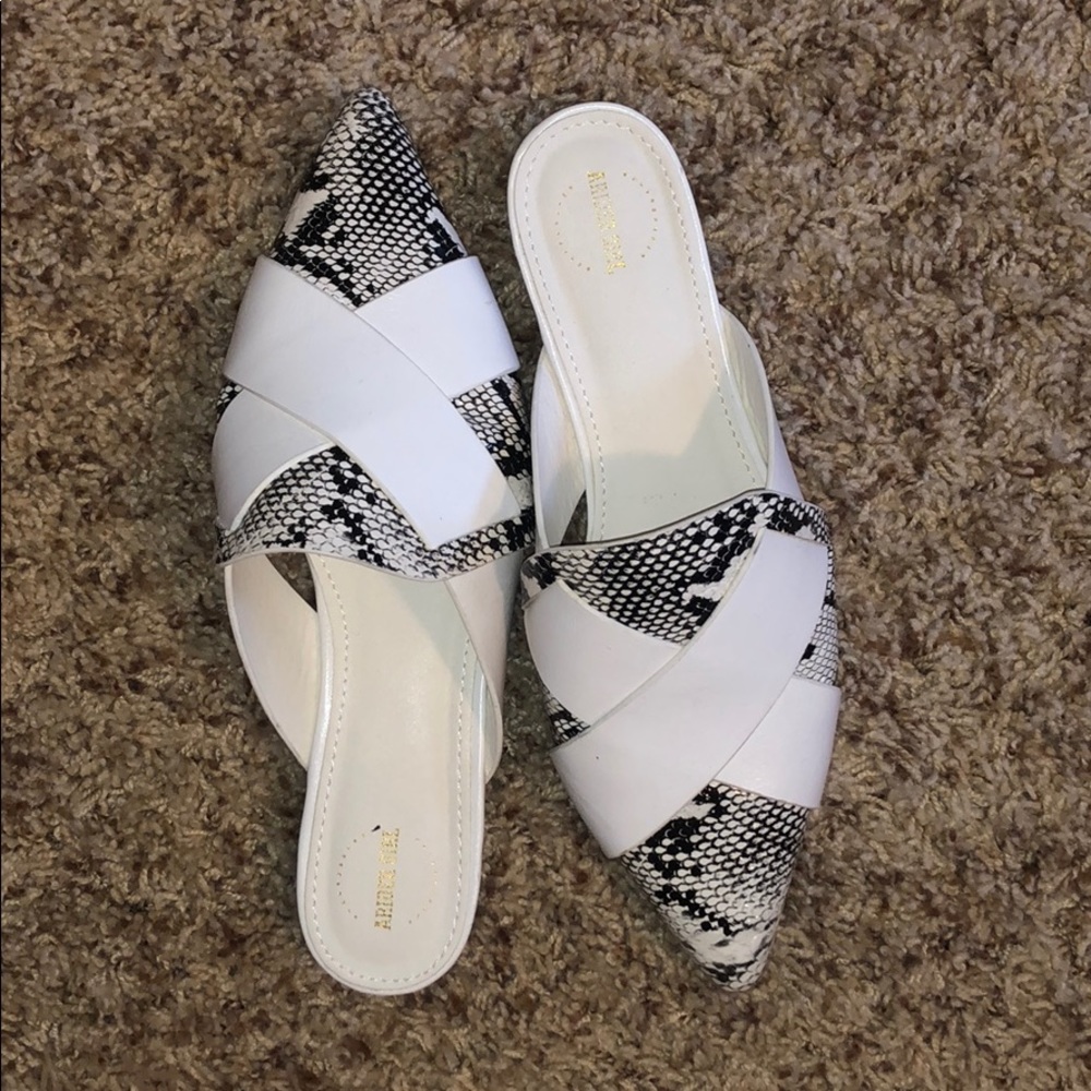 Arider Girl black and white snake skin mules